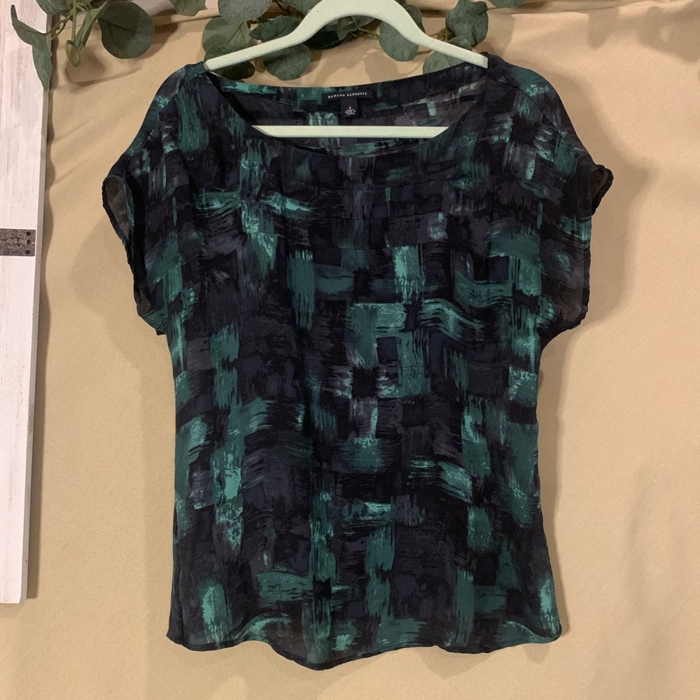 Banana Republic Silk Top | Gorgeous Green/Black Pattern | Size Small